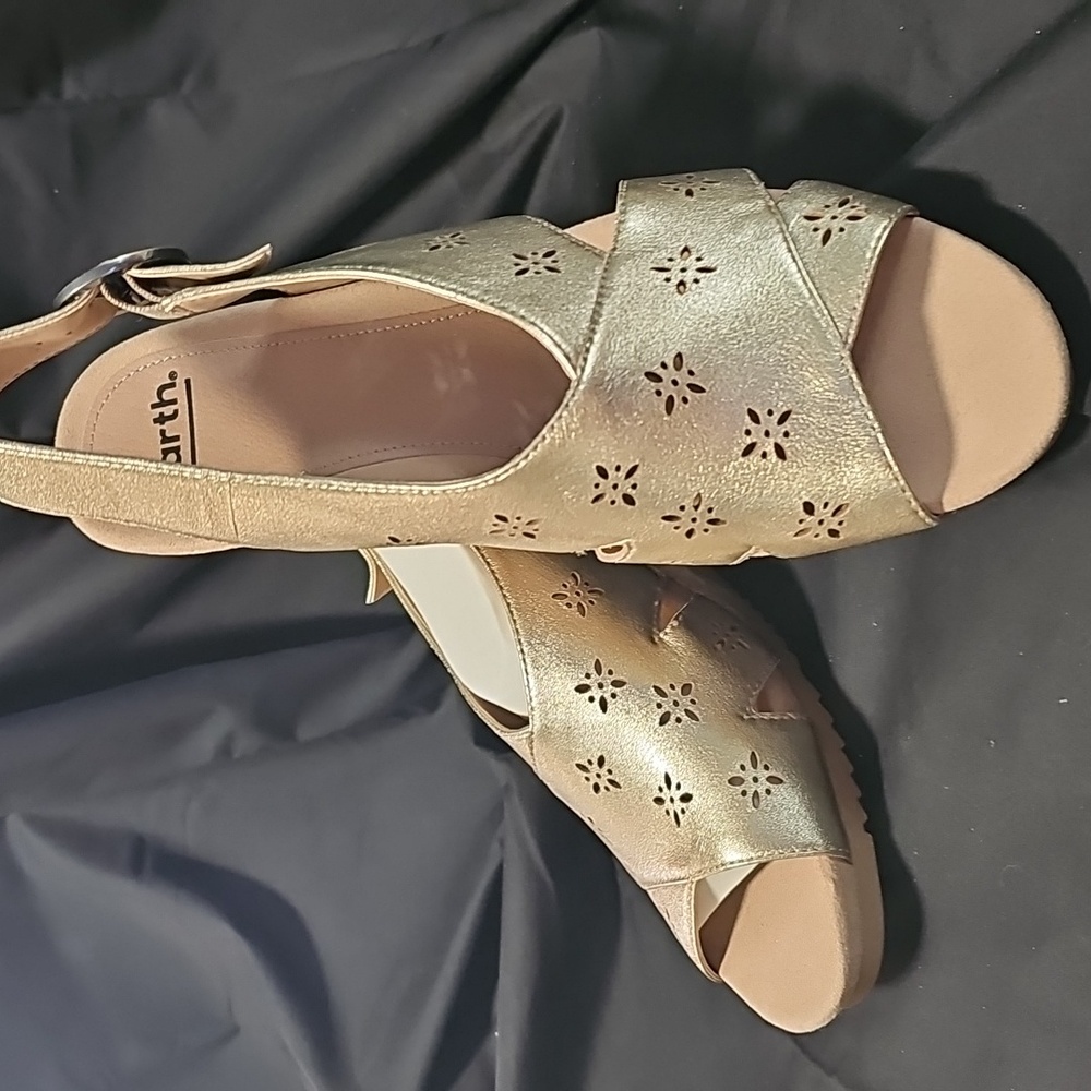 Earth Attalea Bahama Gold Leather Open Toe Slingback Wedge Sandal Womens Sz 9.5